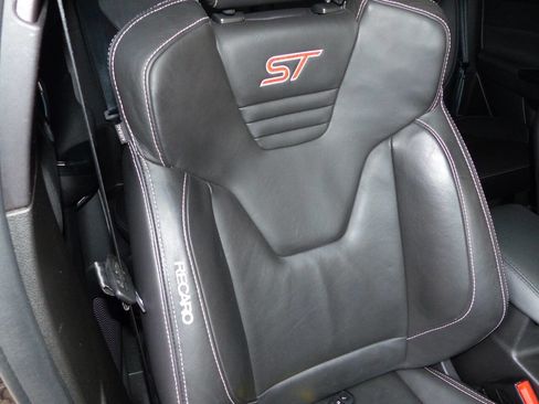 Used 2017 Ford Focus ST image 41