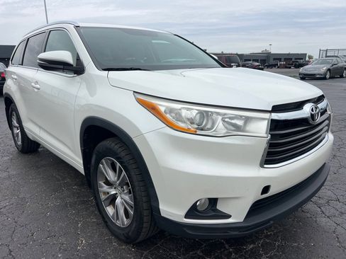 Used 2014 Toyota Highlander XLE AWD/4WD image 1