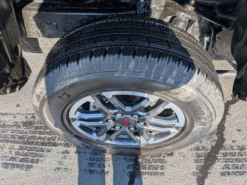 Used 2025 Toyota Tacoma TRD Sport image 9