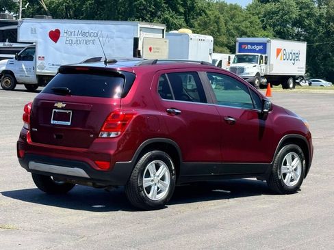 Used 2017 Chevrolet Trax LT w/ LT Convenience Package FWD image 5