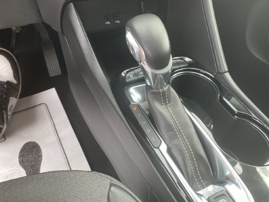 Used 2024 Buick Encore GX Preferred AWD/4WD image 16