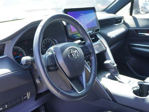 Used 2023 Toyota Venza XLE AWD/4WD image 19