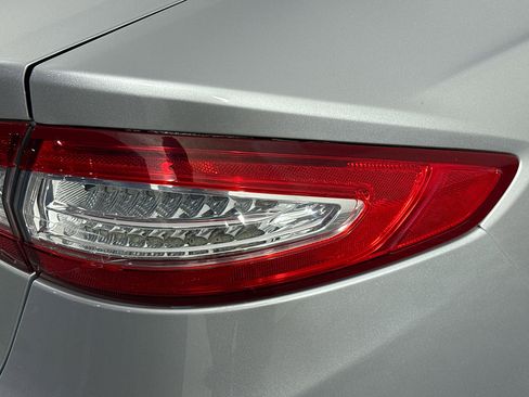 Used 2016 Ford Fusion SE image 32