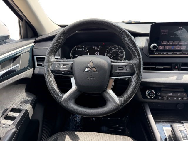 Used 2022 Mitsubishi Outlander ES FWD image 13