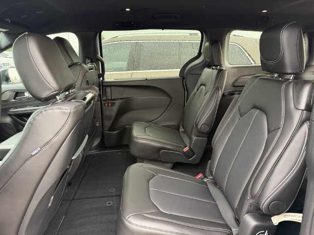 New 2026 Chrysler Pacifica Select AWD/4WD image 22