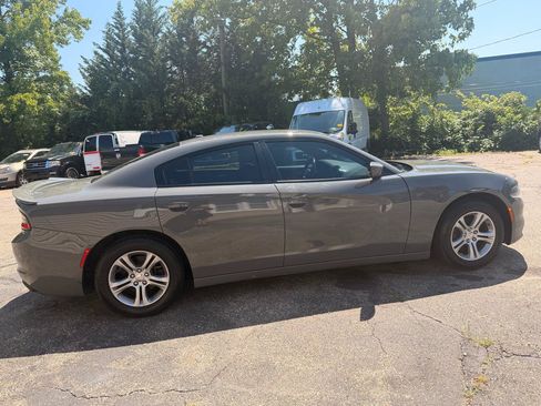 Used 2019 Dodge Charger SXT RWD image 8