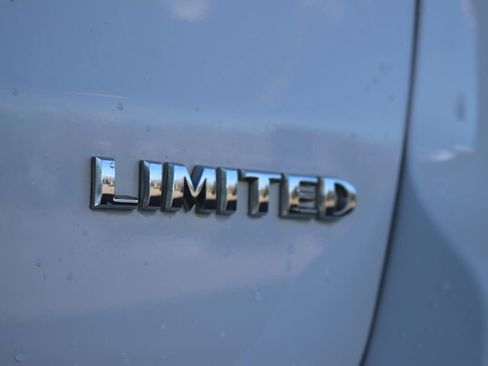 Used 2017 Jeep Grand Cherokee Limited w/ Luxury Group II image 29