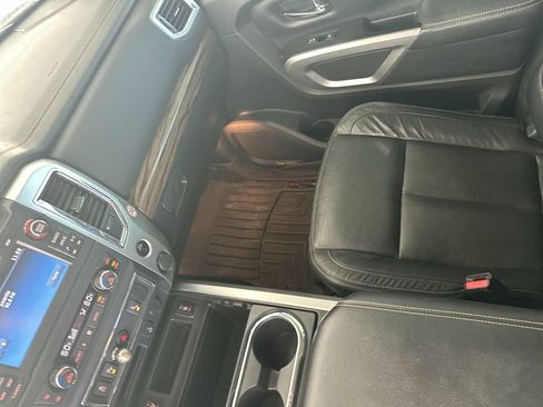 Used 2017 Nissan Titan SL image 25