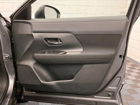 Certified 2025 Nissan Kicks S image 22