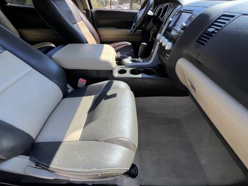 Used 2010 Toyota Tundra 4x4 CrewMax image 17