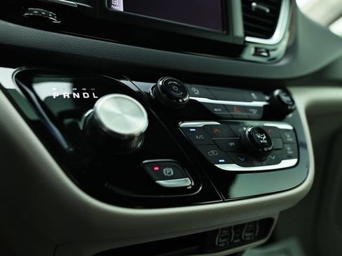 Used 2024 Chrysler Voyager LX FWD image 35