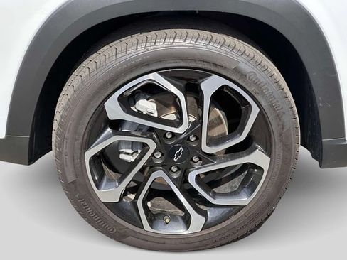 Used 2025 Chevrolet Trax RS w/ Driver Confidence Package FWD image 9
