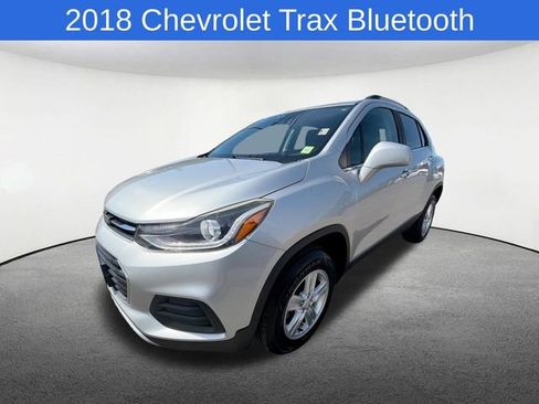 Used 2018 Chevrolet Trax LT w/ LT Convenience Package AWD/4WD image 1
