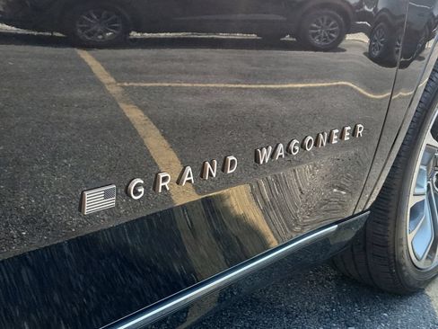 Certified 2024 Jeep Grand Wagoneer Series III w/ HD Trailer Tow Package AWD/4WD image 7