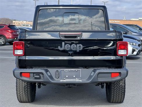 Used 2025 Jeep Gladiator Sport image 33