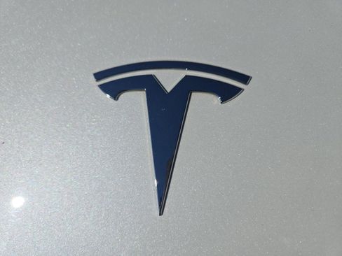 Used 2021 Tesla Model Y Long Range AWD/4WD image 11