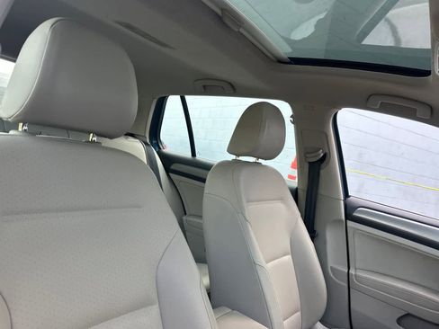Used 2015 Volkswagen Golf TDI SE image 18