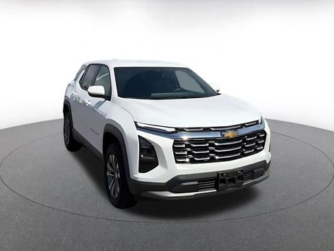 Used 2025 Chevrolet Equinox LT AWD/4WD image 3