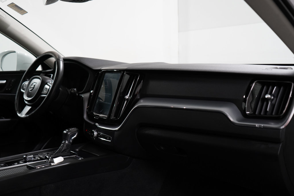 Used 2019 Volvo XC60 T6 Momentum AWD/4WD image 25