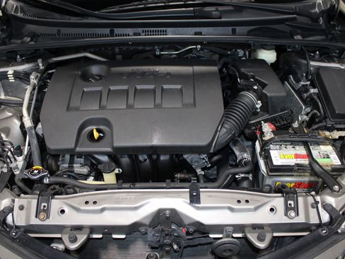 Used 2018 Toyota Corolla SE FWD image 30