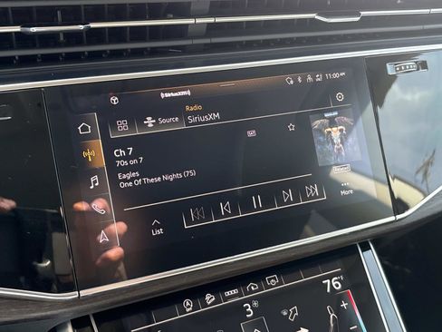 Used 2021 Audi Q8 Premium image 23