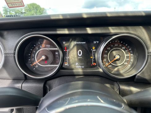 Used 2020 Jeep Wrangler Unlimited Sahara w/ Uconnect 4C Nav & Sound Group AWD/4WD image 16