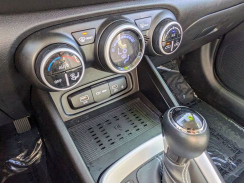 Certified 2025 Hyundai Venue Limited FWD image 22