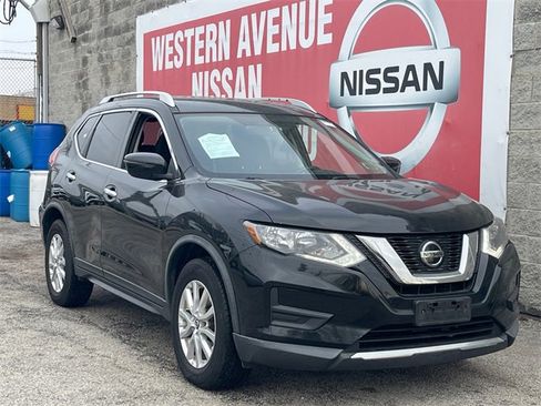 Used 2018 Nissan Rogue SV image 1
