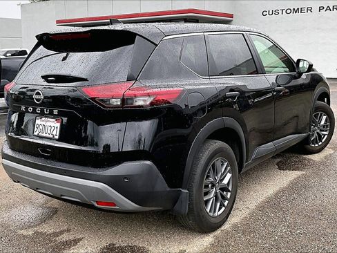 Used 2023 Nissan Rogue S image 4
