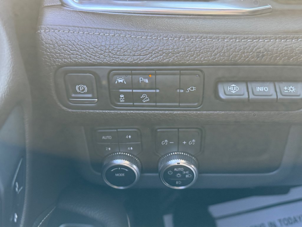Used 2021 GMC Yukon Denali AWD/4WD image 15