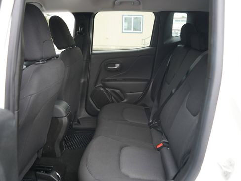 Used 2023 Jeep Renegade Latitude image 25