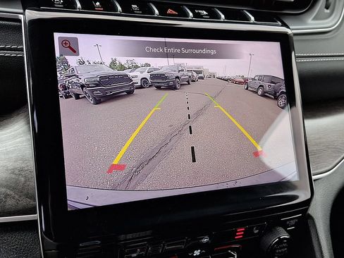 Used 2023 Jeep Grand Cherokee Limited AWD/4WD image 19