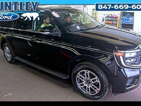 Used 2025 Ford Expedition Max Active AWD/4WD image 3