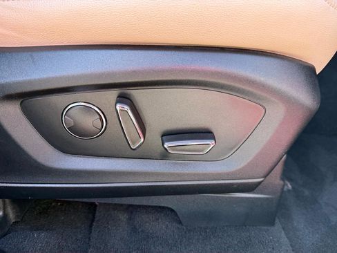 Used 2020 Ford Explorer Limited image 24