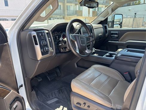 Used 2017 GMC Sierra 2500 Denali w/ Duramax Plus Package AWD/4WD image 16