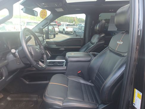 Used 2024 Ford F250 Platinum image 18