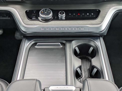 Used 2025 Ford Expedition Platinum AWD/4WD image 26