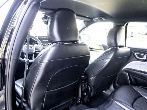 Used 2024 Jeep Compass Latitude image 28