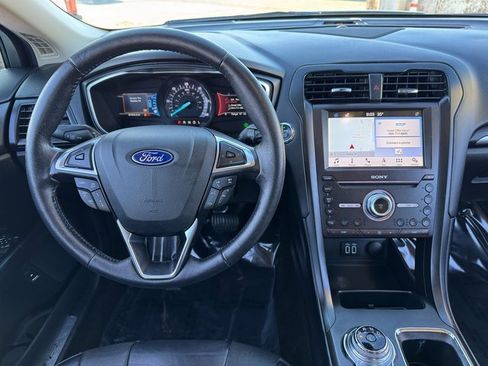 Used 2019 Ford Fusion Titanium image 4