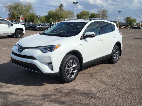 Used 2017 Toyota RAV4 XLE image 4