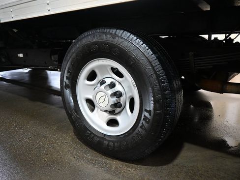 Used 2017 Chevrolet Express 3500 image 16