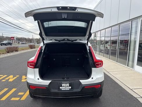 Certified 2025 Volvo XC40 B5 Plus AWD/4WD image 10