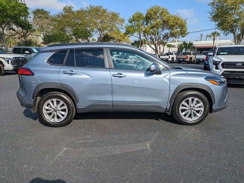 Used 2024 Toyota Corolla Cross LE w/ Moonroof Package image 3