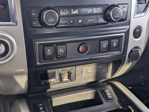 Used 2020 Nissan Titan SL w/ Moonroof Package image 23