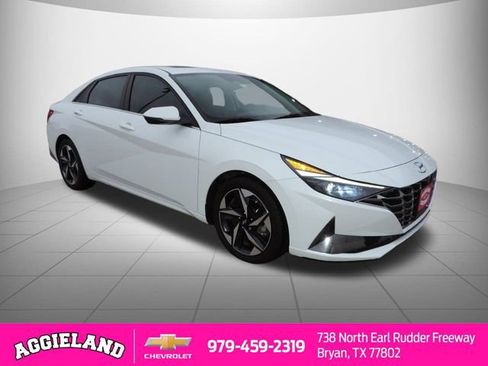 Used 2021 Hyundai Elantra Limited image 3