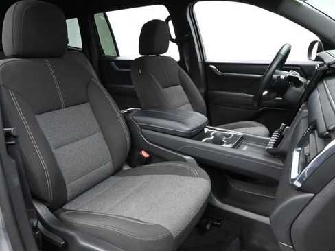 Used 2025 GMC Acadia Elevation image 11