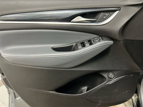 Used 2020 Buick Enclave Essence image 20