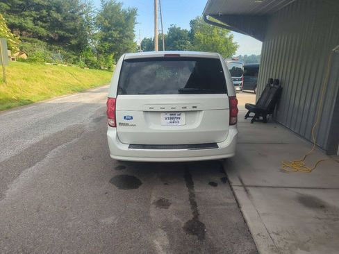 Used 2016 Dodge Grand Caravan SE w/ Quick Order Package 29E SE FWD image 4