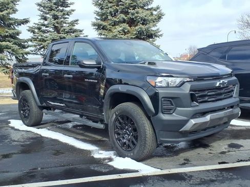 Used 2023 Chevrolet Colorado Trail Boss AWD/4WD image 3