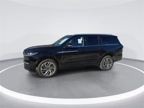 New 2025 Lincoln Navigator Reserve image 5